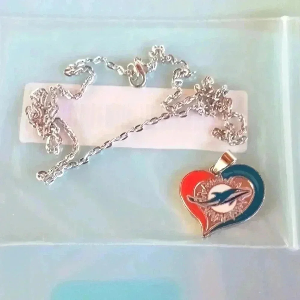 18 inch Dolphins necklace plus charm..NWT..we bundle..enjoy